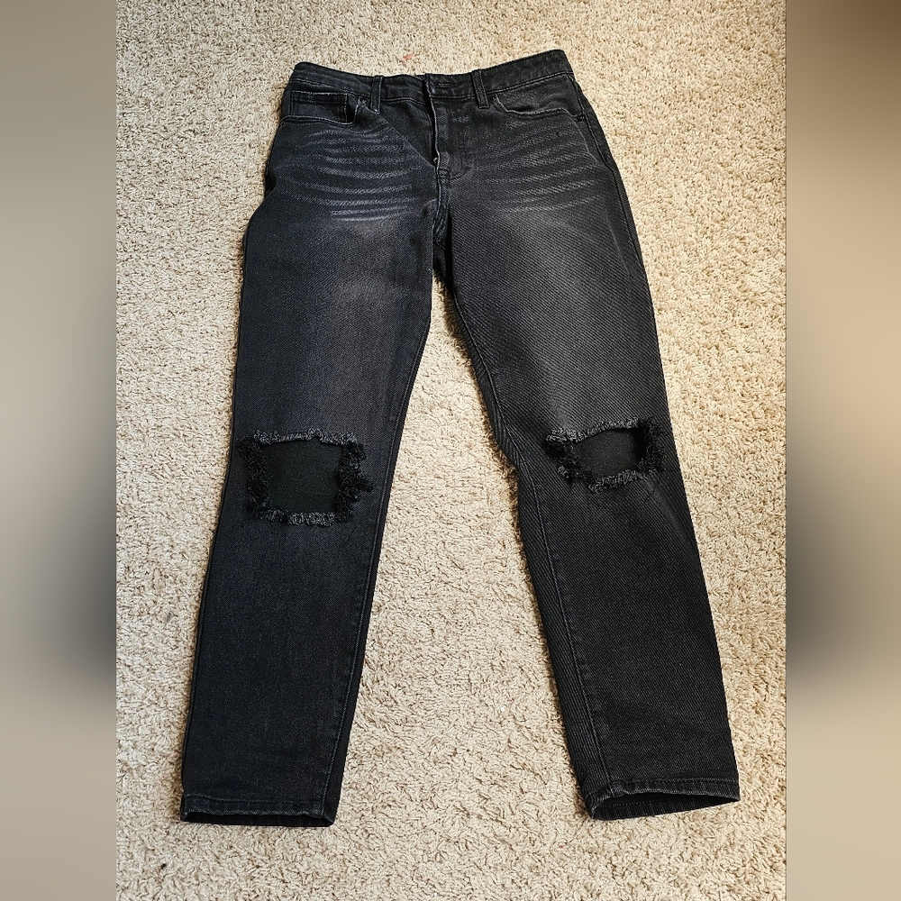 Girls(junior) black jeans with cuts on both knees. SIze(9). Used.